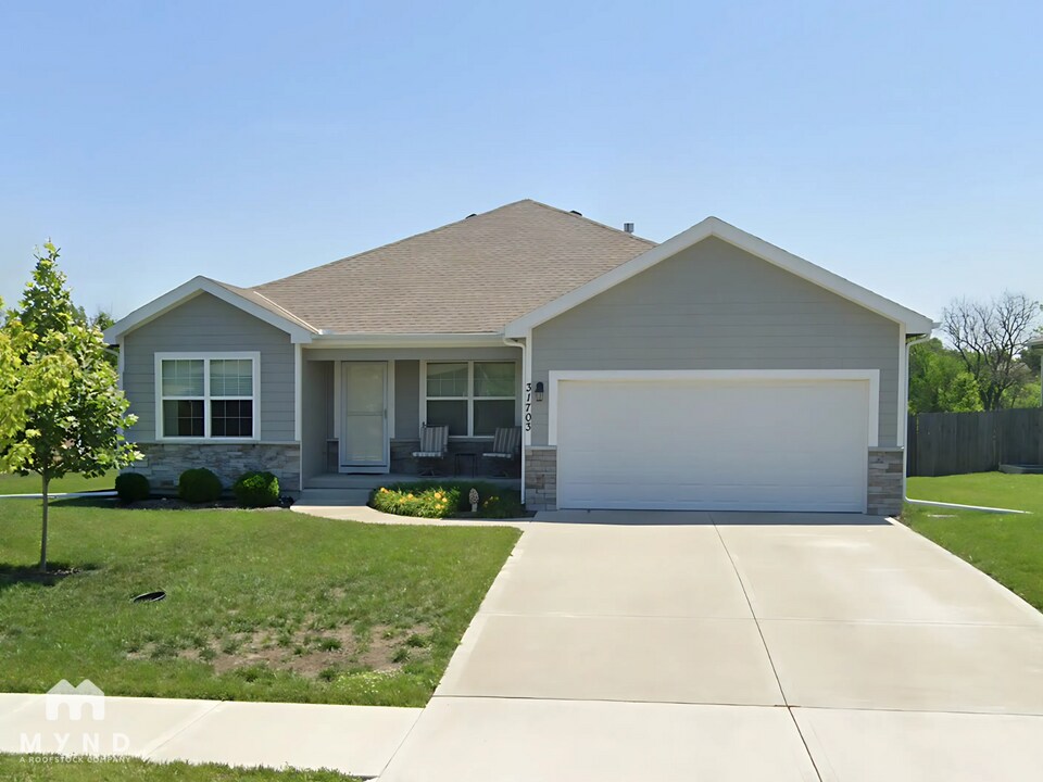 31703 W 172nd St in Gardner, KS - Building Photo