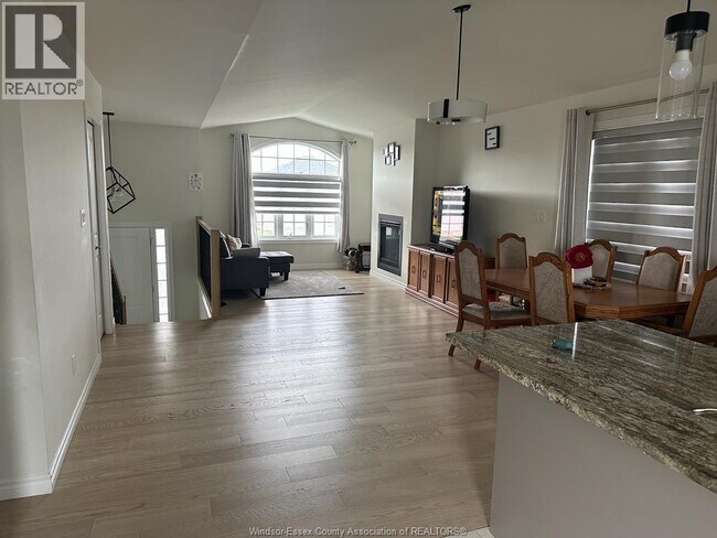 389 Magnolia Ln in Lakeshore, ON - Building Photo - Building Photo