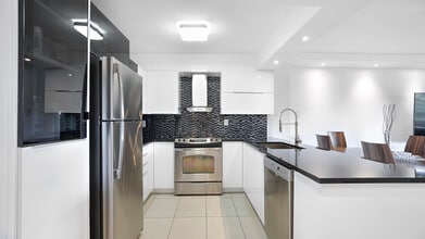 1360 Saint-Jacques in Montréal, QC - Building Photo - Building Photo