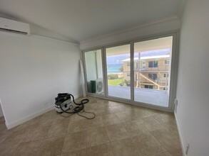 1041 Hillsboro Mile, Unit 19 in Hillsboro Beach, FL - Building Photo - Building Photo