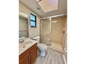 136 Cape Coral Pkwy W in Cape Coral, FL - Building Photo - Building Photo