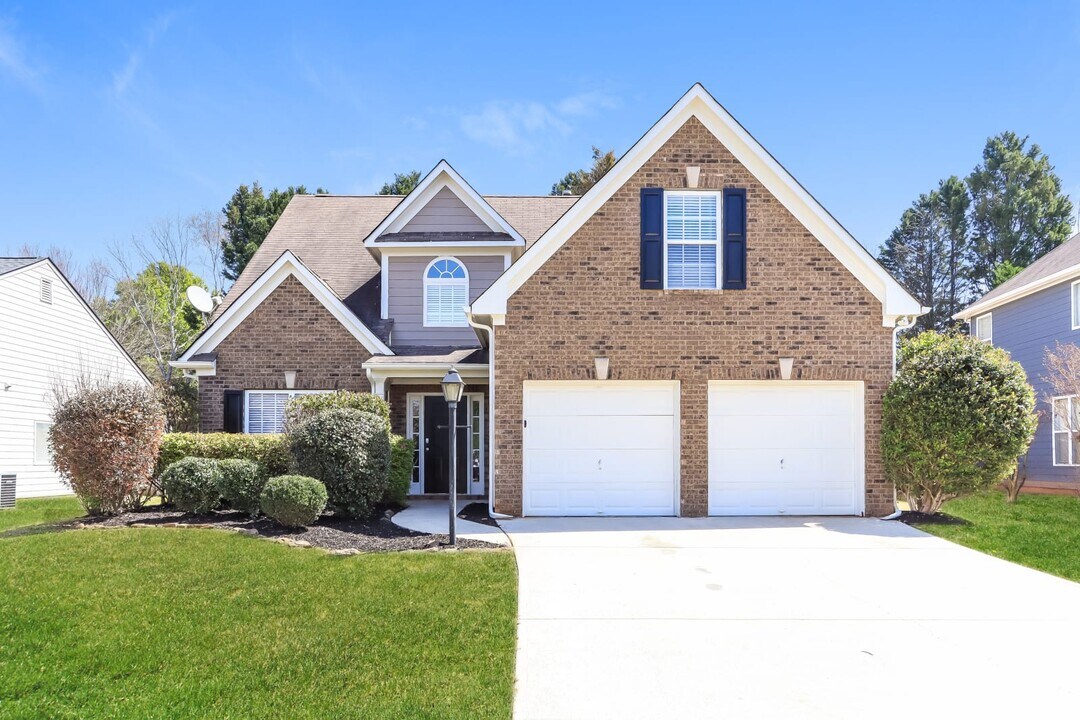 3337 Coach House Ct in Conyers, GA - Building Photo