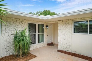 107 SE 5th St in Dania Beach, FL - Building Photo