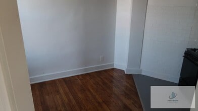 5037 W Montrose Ave in Chicago, IL - Foto de edificio - Building Photo