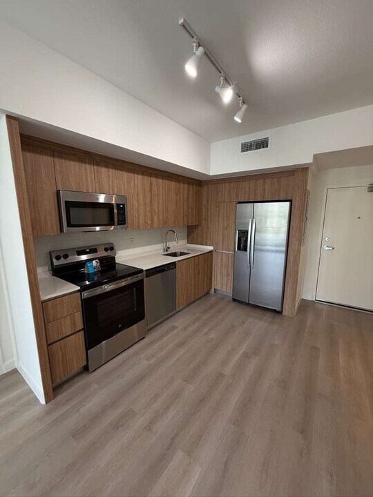 478 NW 153rd St, Unit A1 in Miami, FL - Foto de edificio