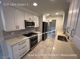 7030 16th St S in St. Petersburg, FL - Building Photo