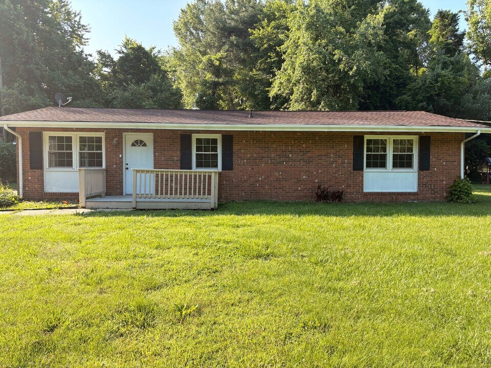 1403 Blair St in Thomasville, NC - Building Photo