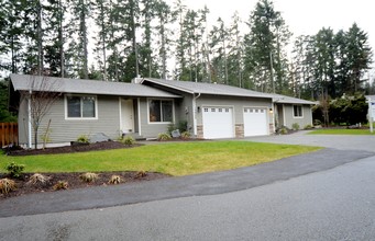 Quiet Firs Estates in Gig Harbor, WA - Foto de edificio - Building Photo