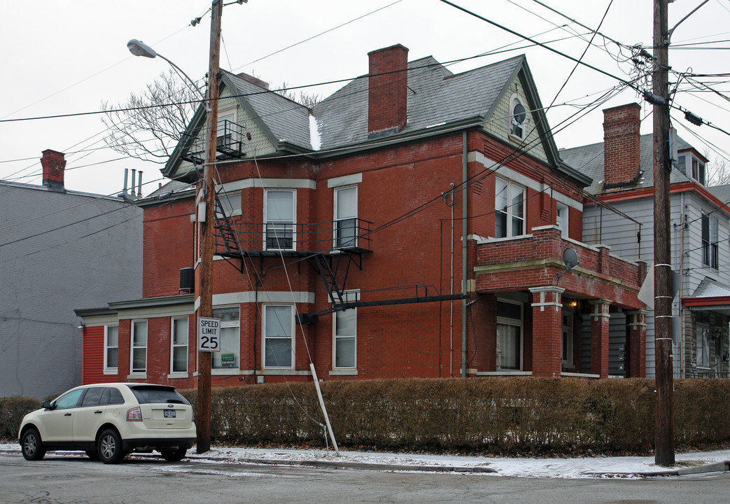 2412 Fairview Ave in Cincinnati, OH - Foto de edificio