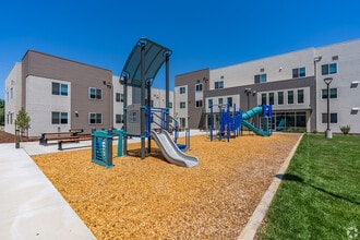 Mosa Apartments in Elk Grove, CA - Foto de edificio - Building Photo