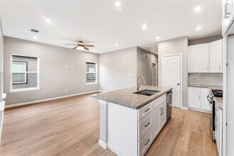 10321 Teneha Dr in Houston, TX - Building Photo - Building Photo