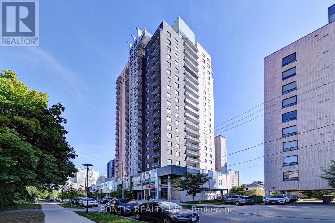 318-1318 Spruce St in Waterloo, ON - Building Photo