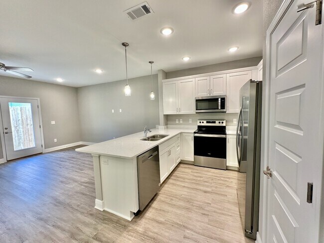 319 Carmel Dr, Unit 1 in Fort Walton Beach, FL - Building Photo - Building Photo