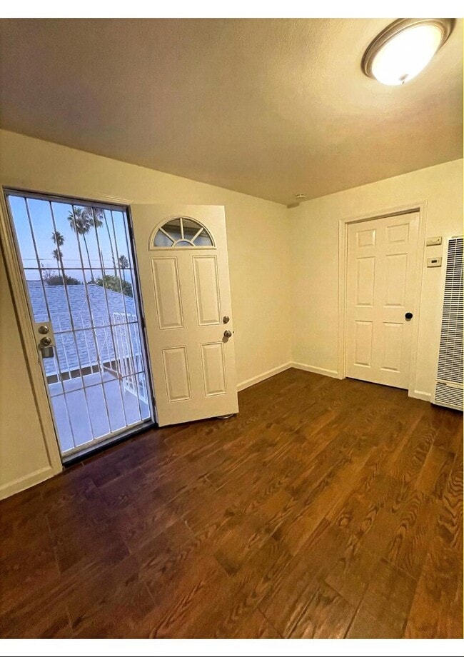 6141 Marbrisa Ave, Unit D in Huntington Park, CA - Foto de edificio - Building Photo