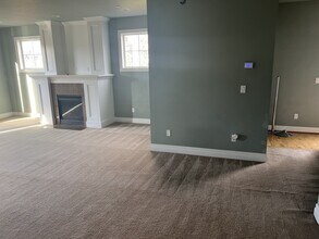 1526 NE Market Dr in Fairview, OR - Building Photo - Building Photo