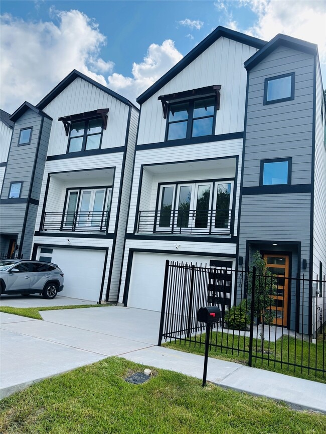 property at 2010 Yates St