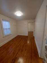 2063 Beechmont Ave, Unit 3 in Cincinnati, OH - Building Photo - Building Photo