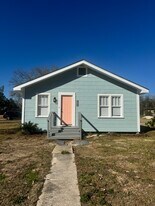 400 E Hickory St in Ponchatoula, LA - Building Photo
