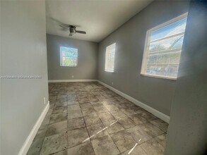 21 NW 60th St in Miami, FL - Building Photo - Building Photo