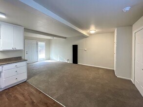 Lincoln Courtyards at 531 Glendora Avenue in Stockton, CA - Building Photo - Interior Photo