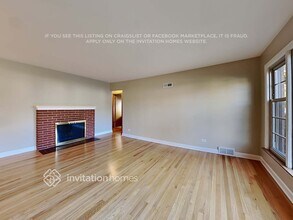 221 N Dryden Pl in Arlington Heights, IL - Foto de edificio - Building Photo