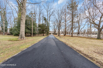 89 Middletown Rd in Holmdel, NJ - Building Photo - Building Photo