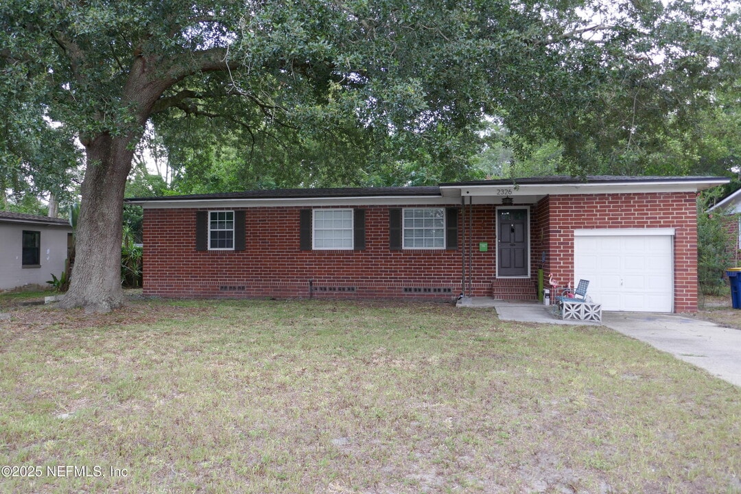 2326 Red Oak Dr in Jacksonville, FL - Building Photo