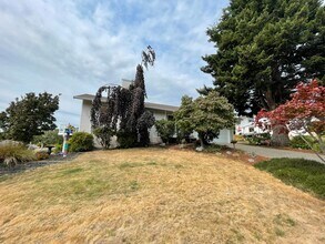 4412 Bryce Dr in Anacortes, WA - Building Photo - Building Photo