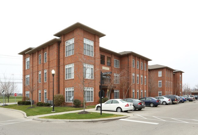 Fisher Commons in Columbus, OH - Foto de edificio - Building Photo