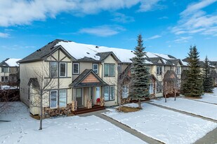 2445 Kingsland Rd SE in Airdrie, AB - Building Photo