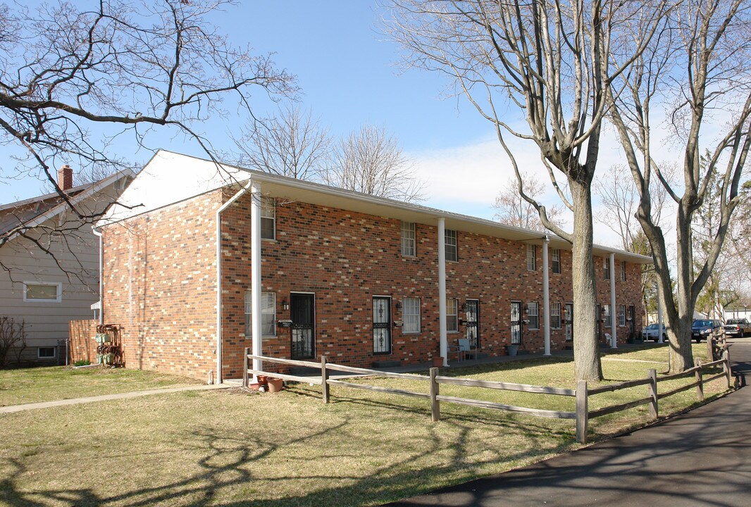 4071-4083 Broadway in Grove City, OH - Building Photo