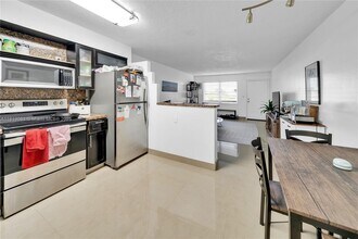 4011 Meridian Ave in Miami Beach, FL - Building Photo - Building Photo