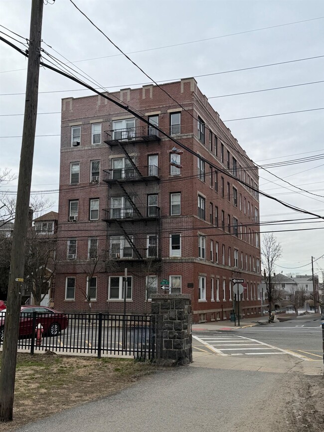 7812 Hudson Ave in North Bergen, NJ - Building Photo - Building Photo