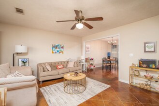 125 Darby Way in Starkville, MS - Foto de edificio - Building Photo