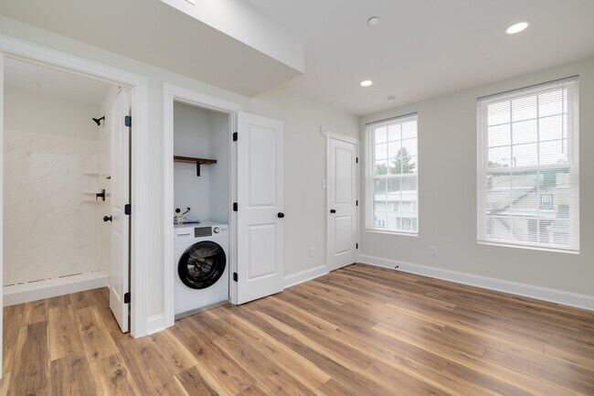 112 Washington Ave in Downingtown, PA - Building Photo - Interior Photo