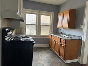 386 Ridgeway Ave, Unit 03 in Rochester, NY - Foto de edificio - Building Photo