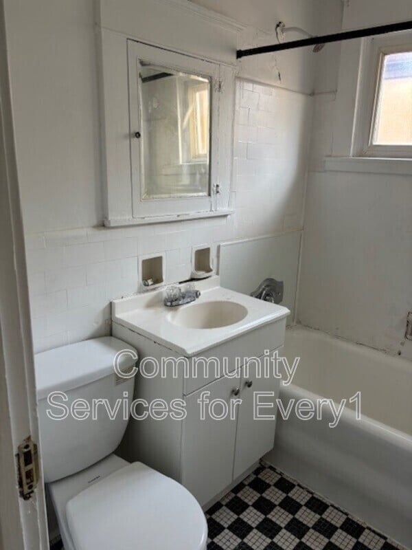 2415 Delaware Ave in Buffalo, NY - Building Photo - Building Photo
