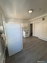 37 Eastwood Ave in Waterbury, CT - Foto de edificio - Building Photo