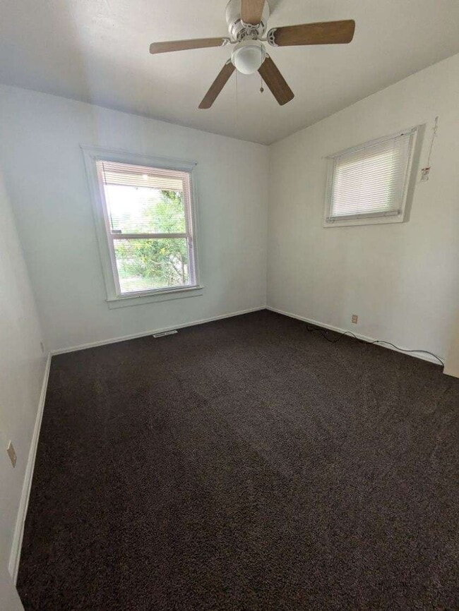 property at 814 E 9th St