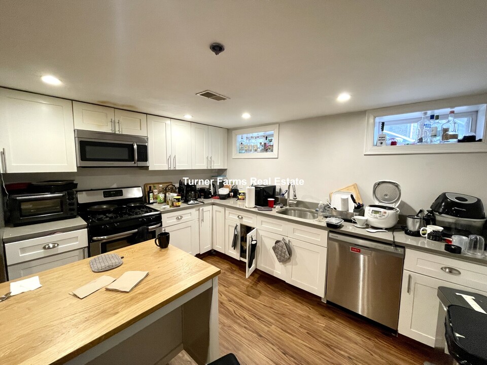 998 Tremont St, Unit 1 in Boston, MA - Building Photo