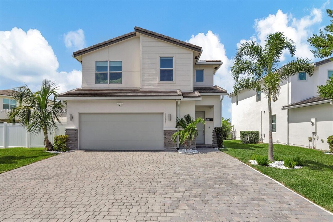 1171 Veleiros Blvd in Pompano Beach, FL - Building Photo