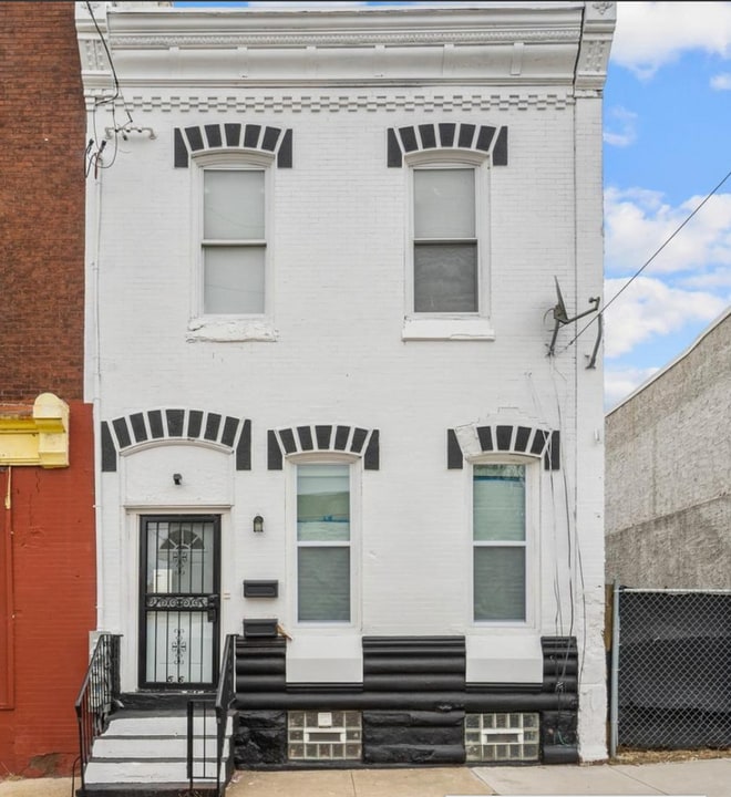 2957 N 8th St in Philadelphia, PA - Building Photo