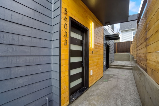 6033 42nd Ave SW in Seattle, WA - Building Photo - Building Photo
