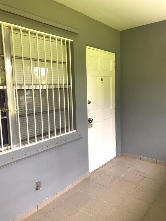 2612 Johnson St in Hollywood, FL - Building Photo