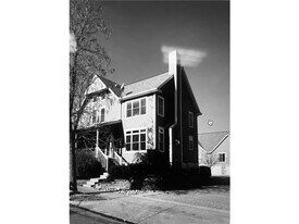 21 Charles Ave in St. Paul, MN - Building Photo