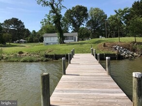 660 Shore Dr in Colonial Beach, VA - Foto de edificio - Building Photo