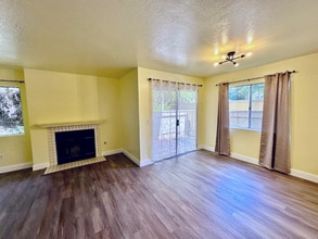 11275 Avenida De Los Lobos in San Diego, CA - Building Photo - Building Photo