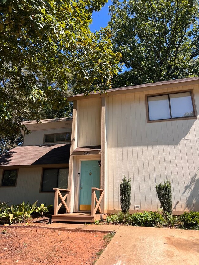 property at 843 Cheyenne Ave