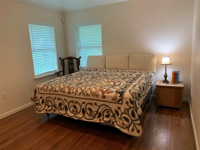1630 Crestdale Dr in Houston, TX - Building Photo - Building Photo