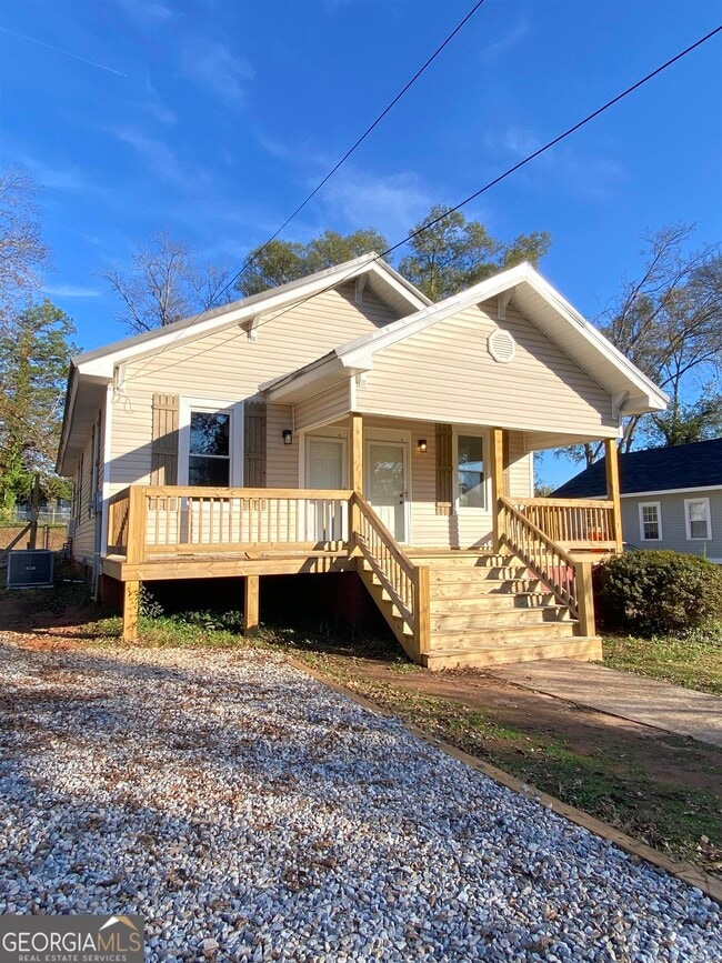 property at 607 S Lee St